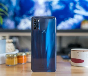 Test Motorola Moto G50 : A-t-il les armes pour déconcerter les cadors de l'entrée de gamme ?
